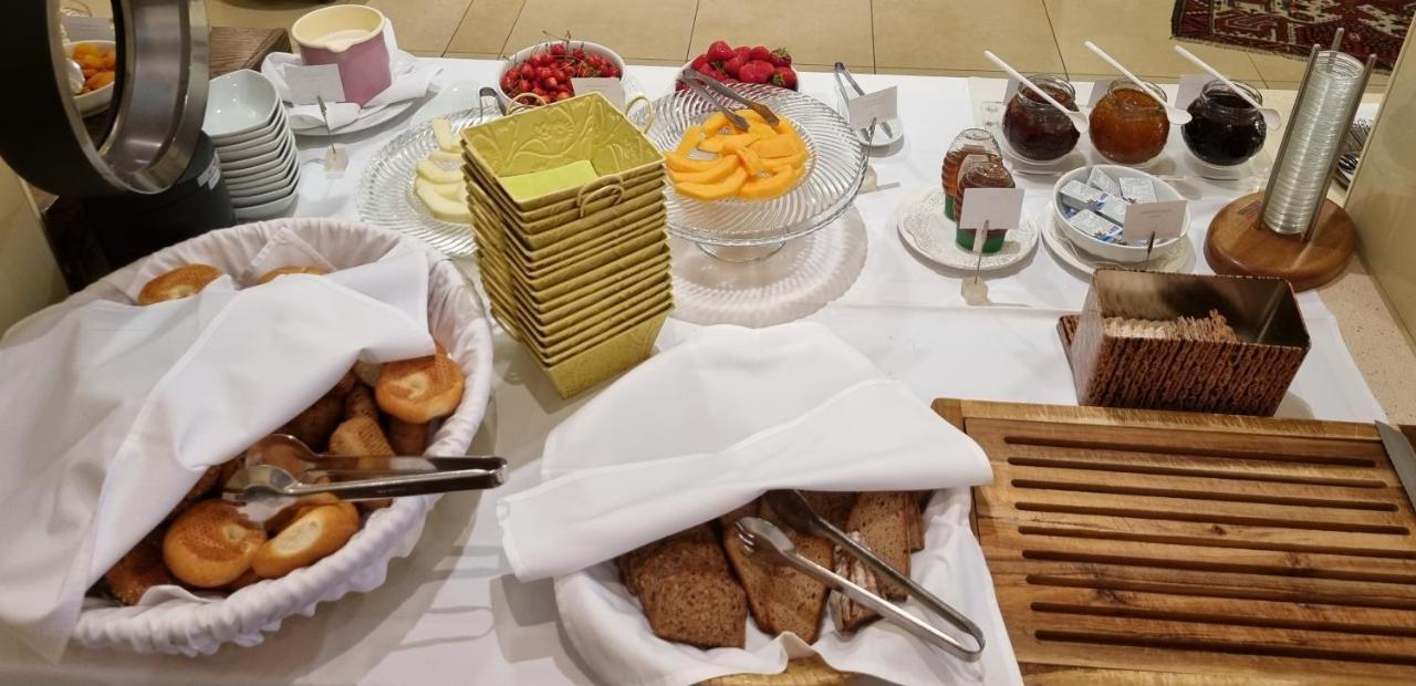 Birkenhof Gols - B & B - Wohlfuehl Hotel Mit Wochenend-Restaurant מראה חיצוני תמונה
