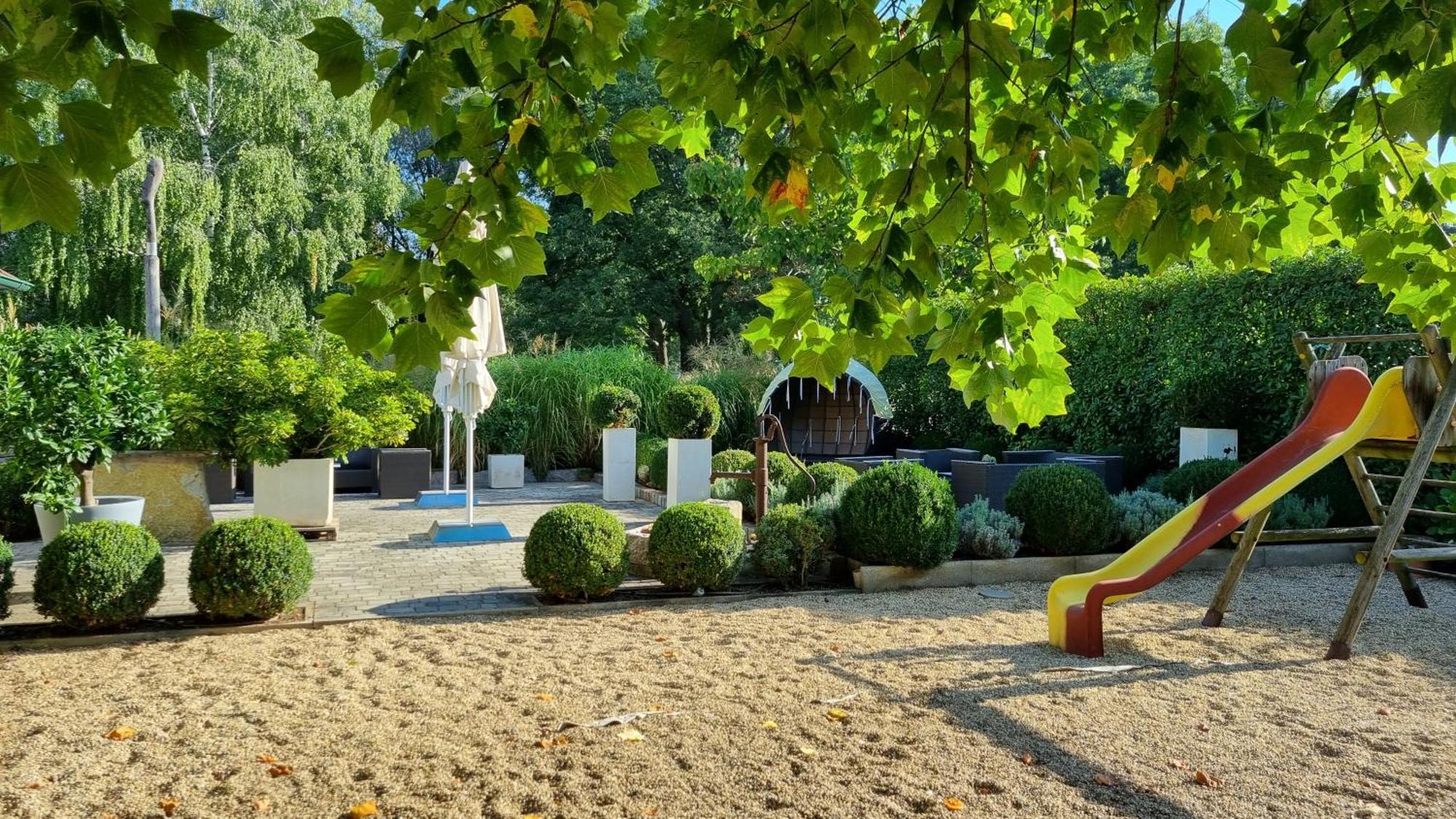 Birkenhof Gols - B & B - Wohlfuehl Hotel Mit Wochenend-Restaurant מראה חיצוני תמונה