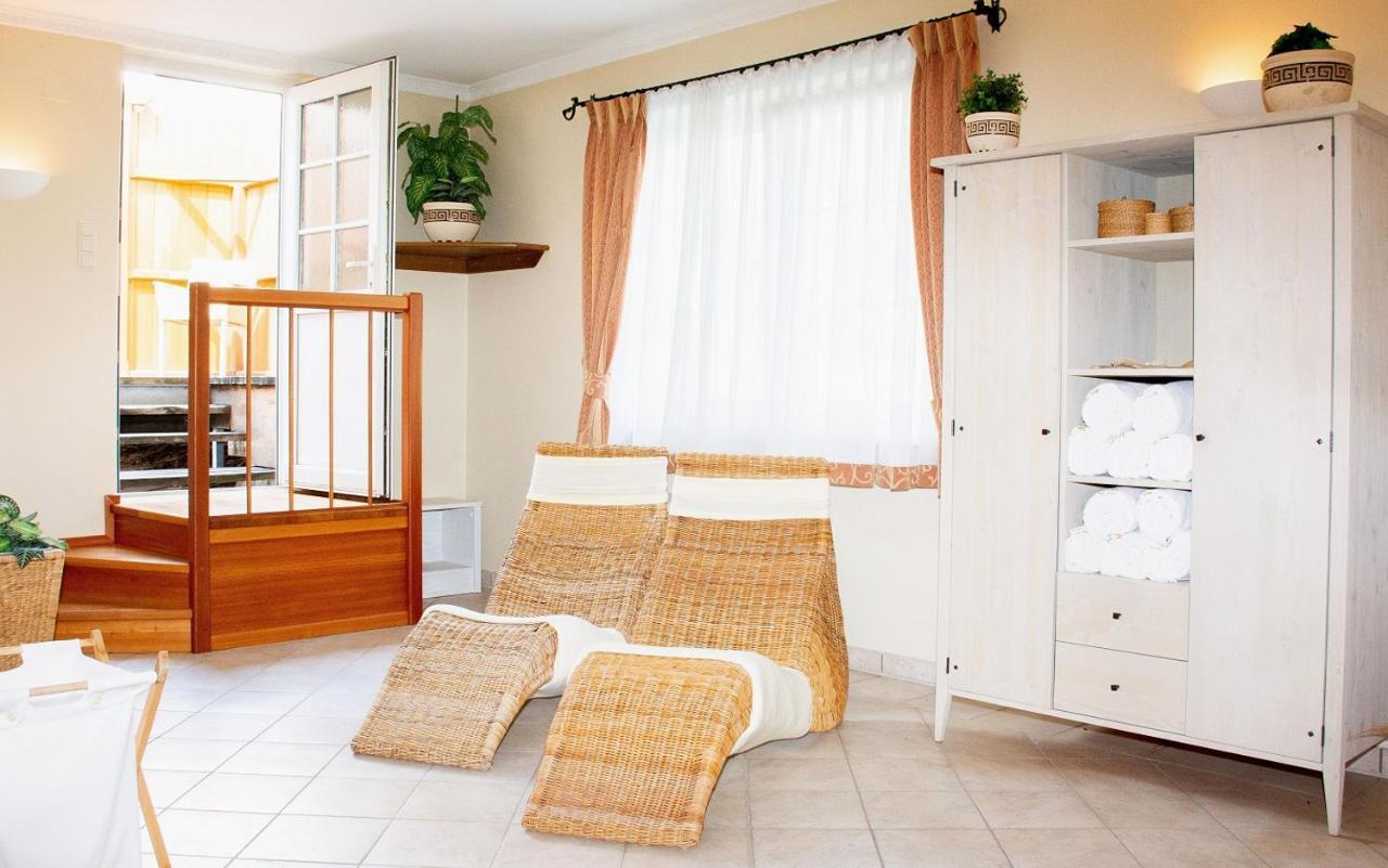 Birkenhof Gols - B & B - Wohlfuehl Hotel Mit Wochenend-Restaurant מראה חיצוני תמונה