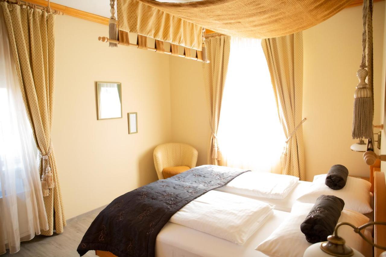 Birkenhof Gols - B & B - Wohlfuehl Hotel Mit Wochenend-Restaurant מראה חיצוני תמונה