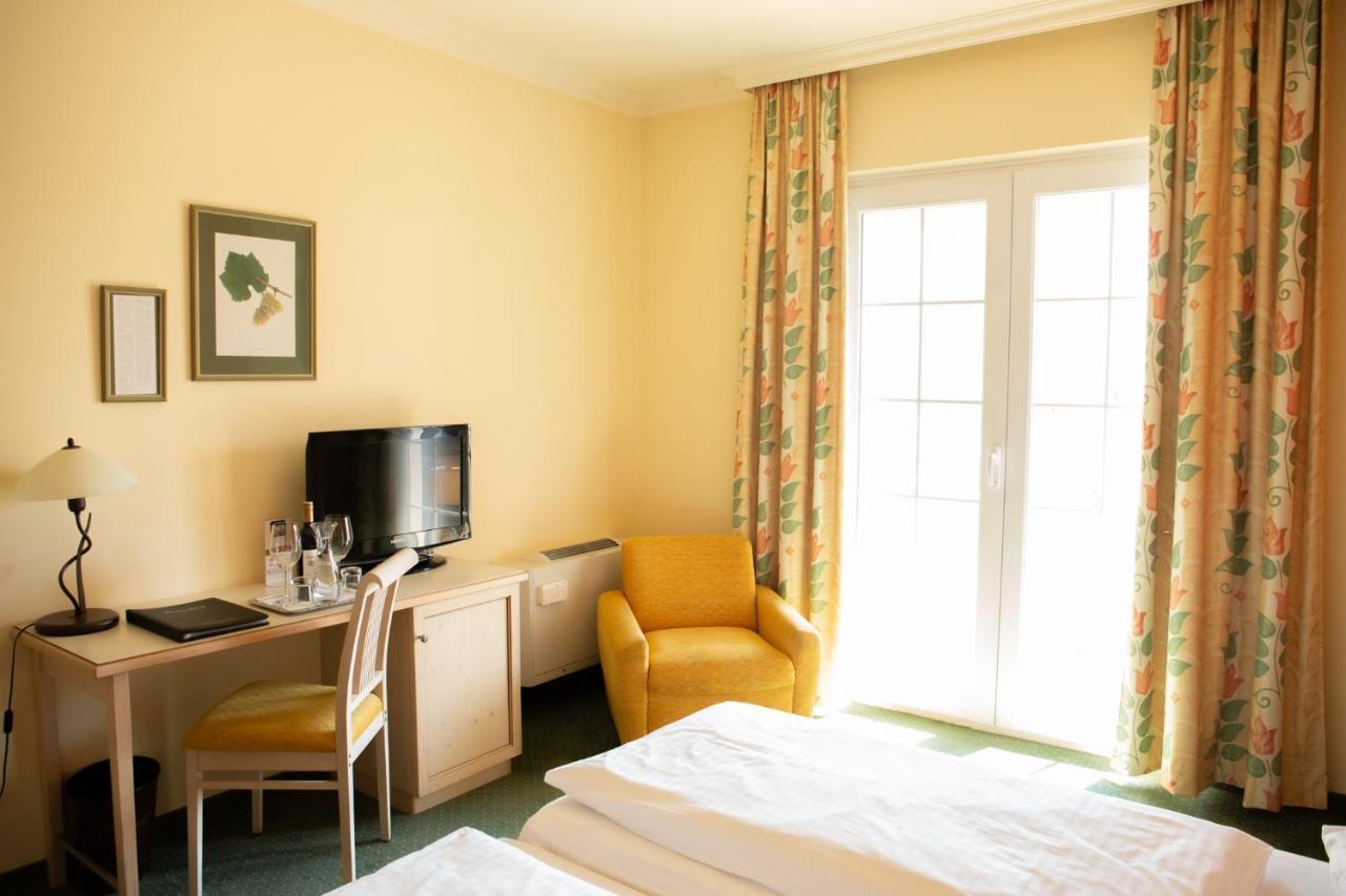 Birkenhof Gols - B & B - Wohlfuehl Hotel Mit Wochenend-Restaurant מראה חיצוני תמונה